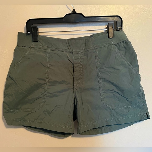 Women's Columbia Green Casual Shorts - Picture 1 of 10